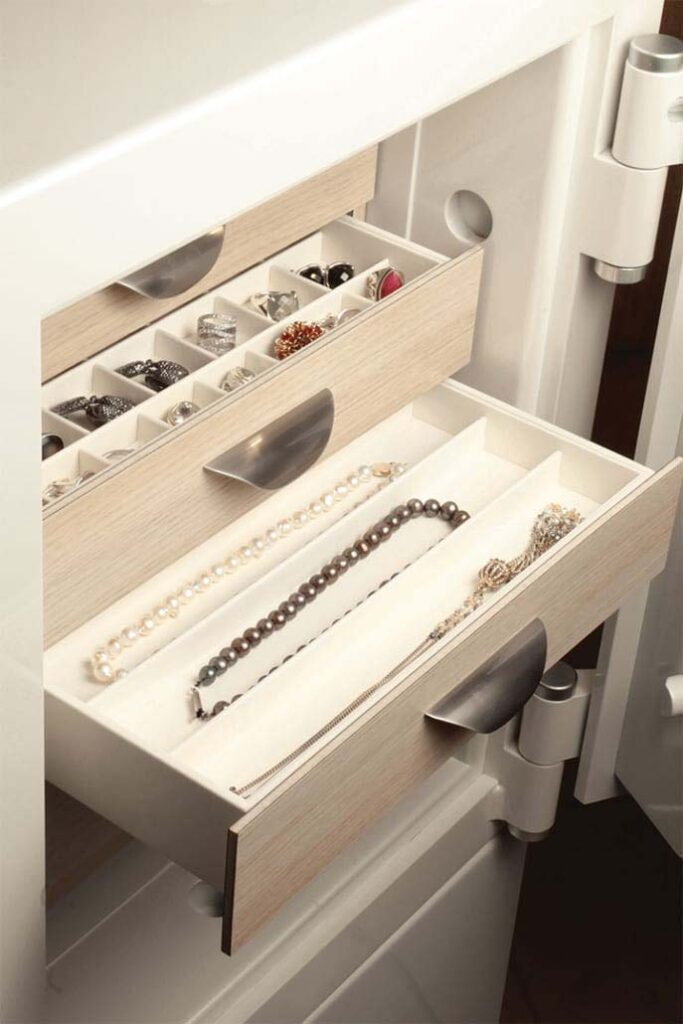 Metropolitan I 24 in Pure White Jewelry Trays
